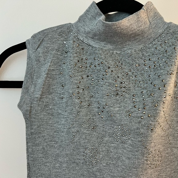 Top- Small- gray - Picture 1 of 3